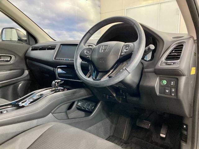 ヴェゼル ハイブリッドＸ・ホンダセンシング　レーダークルコン　シ－トヒ－タ－　レーンキープ　横滑防止　Ｒカメラ　ドラレコ　ＥＴＣ車載器　サイドエアバック　ＤＶＤ再生　４ＷＤ　Ｂｌｕｅｔｏｏｔｈ接続　寒冷地仕様　ＬＥＤヘッドライト　フルセグＴＶ（17枚目）