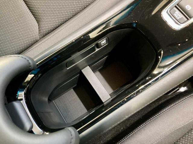 ヴェゼル ハイブリッドＸ・ホンダセンシング　レーダークルコン　シ－トヒ－タ－　レーンキープ　横滑防止　Ｒカメラ　ドラレコ　ＥＴＣ車載器　サイドエアバック　ＤＶＤ再生　４ＷＤ　Ｂｌｕｅｔｏｏｔｈ接続　寒冷地仕様　ＬＥＤヘッドライト　フルセグＴＶ（41枚目）