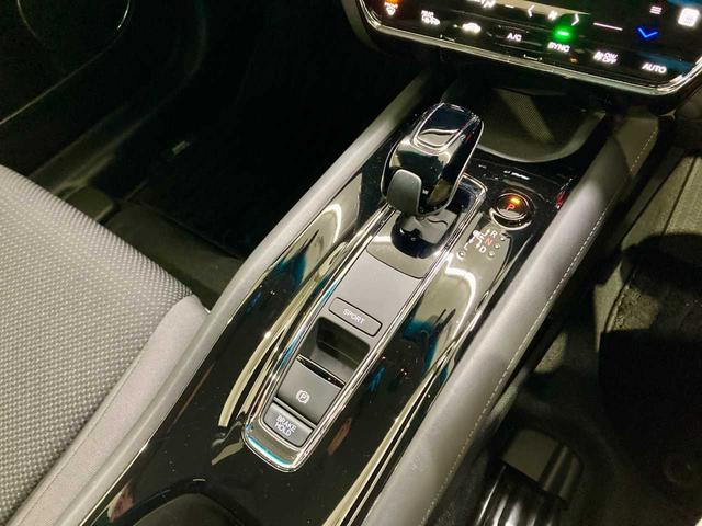 ヴェゼル ハイブリッドＸ・ホンダセンシング　レーダークルコン　シ－トヒ－タ－　レーンキープ　横滑防止　Ｒカメラ　ドラレコ　ＥＴＣ車載器　サイドエアバック　ＤＶＤ再生　４ＷＤ　Ｂｌｕｅｔｏｏｔｈ接続　寒冷地仕様　ＬＥＤヘッドライト　フルセグＴＶ（42枚目）