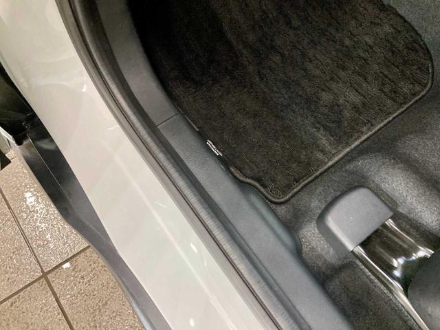 ヴェゼル ハイブリッドＸ・ホンダセンシング　レーダークルコン　シ－トヒ－タ－　レーンキープ　横滑防止　Ｒカメラ　ドラレコ　ＥＴＣ車載器　サイドエアバック　ＤＶＤ再生　４ＷＤ　Ｂｌｕｅｔｏｏｔｈ接続　寒冷地仕様　ＬＥＤヘッドライト　フルセグＴＶ（56枚目）