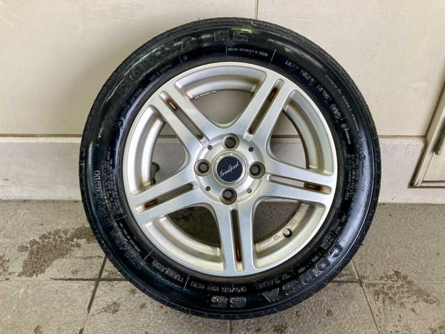 フィット 1.3A 寒冷地仕様 夏冬タイヤ付き 4WD キーレスエントリー 電動格納ミラー チップアップシート ABS パワステ パワーウィンドウ(7枚目)