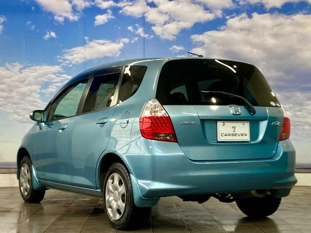 フィット 1.3A 寒冷地仕様 夏冬タイヤ付き 4WD キーレスエントリー 電動格納ミラー チップアップシート ABS パワステ パワーウィンドウ(15枚目)