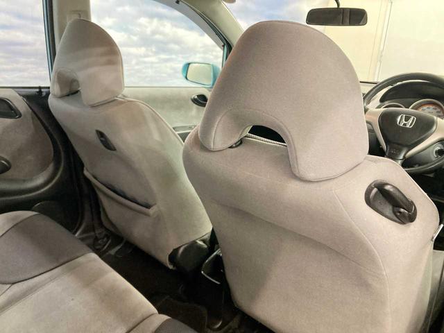 フィット 1.3A 寒冷地仕様 夏冬タイヤ付き 4WD キーレスエントリー 電動格納ミラー チップアップシート ABS パワステ パワーウィンドウ(19枚目)