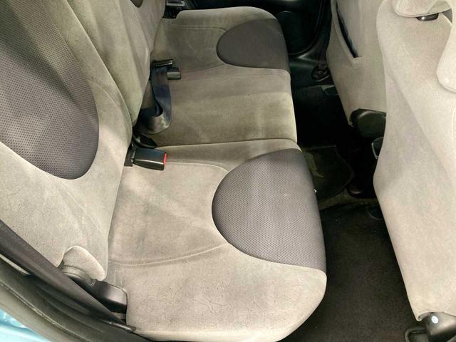 フィット 1.3A 寒冷地仕様 夏冬タイヤ付き 4WD キーレスエントリー 電動格納ミラー チップアップシート ABS パワステ パワーウィンドウ(20枚目)