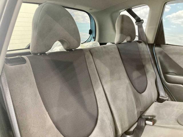 フィット 1.3A 寒冷地仕様 夏冬タイヤ付き 4WD キーレスエントリー 電動格納ミラー チップアップシート ABS パワステ パワーウィンドウ(23枚目)