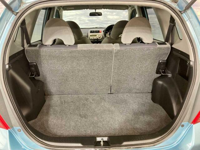 フィット 1.3A 寒冷地仕様 夏冬タイヤ付き 4WD キーレスエントリー 電動格納ミラー チップアップシート ABS パワステ パワーウィンドウ(31枚目)