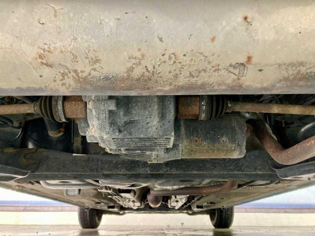 ノート Ｘ　ＦＯＵＲ　夏冬タイヤ付き　エンジンスターター　禁煙　ＥＴＣ　衝突安全ボディ　ワンセグＴＶ　パワーステアリング　ＡＵＸ端子　メモリーナビ付き　切替４ＷＤ　ＤＶＤ再生可（6枚目）