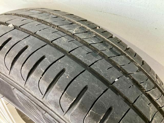 ノート Ｘ　ＦＯＵＲ　夏冬タイヤ付き　エンジンスターター　禁煙　ＥＴＣ　衝突安全ボディ　ワンセグＴＶ　パワーステアリング　ＡＵＸ端子　メモリーナビ付き　切替４ＷＤ　ＤＶＤ再生可（10枚目）
