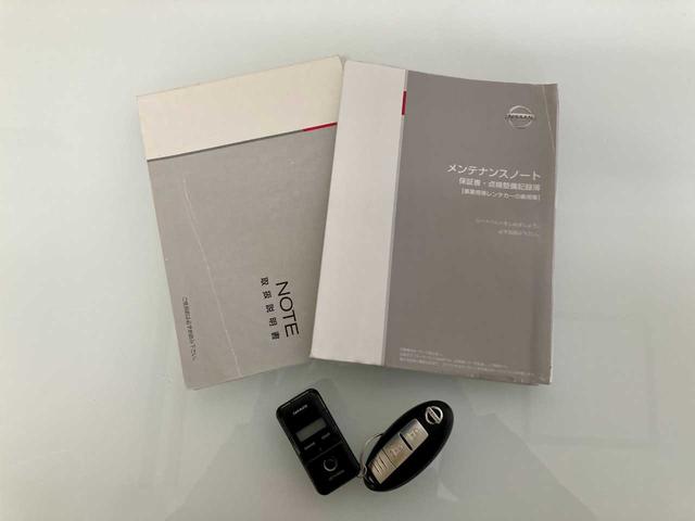 ノート Ｘ　ＦＯＵＲ　夏冬タイヤ付き　エンジンスターター　禁煙　ＥＴＣ　衝突安全ボディ　ワンセグＴＶ　パワーステアリング　ＡＵＸ端子　メモリーナビ付き　切替４ＷＤ　ＤＶＤ再生可（11枚目）