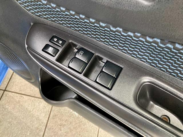 ノート Ｘ　ＦＯＵＲ　夏冬タイヤ付き　エンジンスターター　禁煙　ＥＴＣ　衝突安全ボディ　ワンセグＴＶ　パワーステアリング　ＡＵＸ端子　メモリーナビ付き　切替４ＷＤ　ＤＶＤ再生可（31枚目）