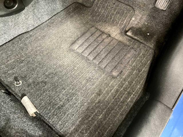 ノート Ｘ　ＦＯＵＲ　夏冬タイヤ付き　エンジンスターター　禁煙　ＥＴＣ　衝突安全ボディ　ワンセグＴＶ　パワーステアリング　ＡＵＸ端子　メモリーナビ付き　切替４ＷＤ　ＤＶＤ再生可（33枚目）