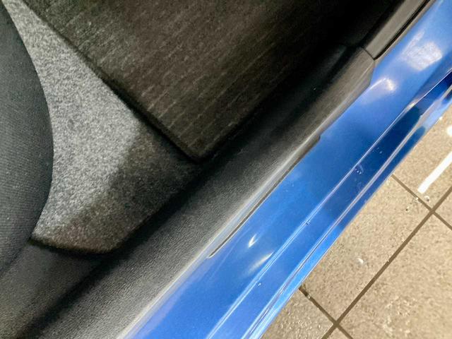 ノート Ｘ　ＦＯＵＲ　夏冬タイヤ付き　エンジンスターター　禁煙　ＥＴＣ　衝突安全ボディ　ワンセグＴＶ　パワーステアリング　ＡＵＸ端子　メモリーナビ付き　切替４ＷＤ　ＤＶＤ再生可（41枚目）