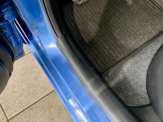 ノート Ｘ　ＦＯＵＲ　夏冬タイヤ付き　エンジンスターター　禁煙　ＥＴＣ　衝突安全ボディ　ワンセグＴＶ　パワーステアリング　ＡＵＸ端子　メモリーナビ付き　切替４ＷＤ　ＤＶＤ再生可（54枚目）