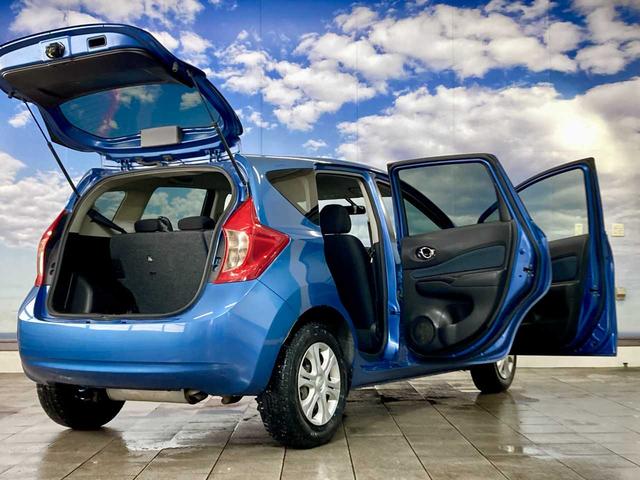 ノート Ｘ　ＦＯＵＲ　夏冬タイヤ付き　エンジンスターター　禁煙　ＥＴＣ　衝突安全ボディ　ワンセグＴＶ　パワーステアリング　ＡＵＸ端子　メモリーナビ付き　切替４ＷＤ　ＤＶＤ再生可（63枚目）