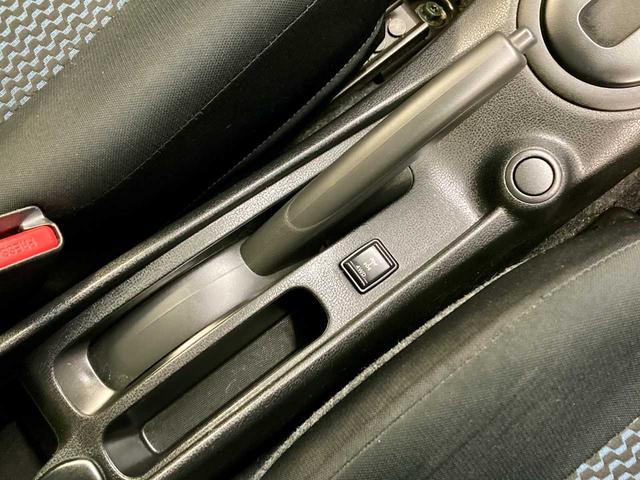 ノート Ｘ　ＦＯＵＲ　夏冬タイヤ付き　エンジンスターター　禁煙　ＥＴＣ　衝突安全ボディ　ワンセグＴＶ　パワーステアリング　ＡＵＸ端子　メモリーナビ付き　切替４ＷＤ　ＤＶＤ再生可（69枚目）