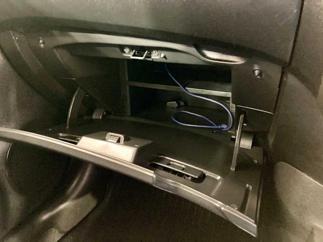 ノート Ｘ　ＦＯＵＲ　夏冬タイヤ付き　エンジンスターター　禁煙　ＥＴＣ　衝突安全ボディ　ワンセグＴＶ　パワーステアリング　ＡＵＸ端子　メモリーナビ付き　切替４ＷＤ　ＤＶＤ再生可（72枚目）