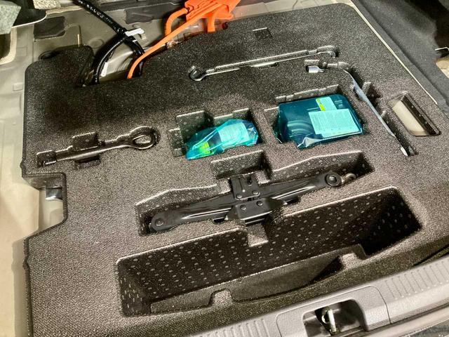 カムリ Ｇレザーパッケージ　夏冬タイヤ付き　スペアキー　エンジンスターター　寒冷地仕様　本革　レーンキープアシスト　Ｂｌｕｅｔｏｏｔｈ　全周囲カメラ　ワンオーナー　メモリーナビ　レーダークルーズコントロール　ＬＥＤ　フルセグＴＶ（76枚目）