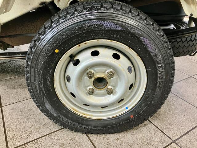 ハイゼットトラック ローダンプ　夏冬タイヤ付き　ダンプ　取扱説明書　メンテナスノート　スペアキー　ラジオ　灰皿（5枚目）