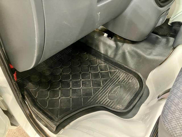 ハイゼットトラック ローダンプ　夏冬タイヤ付き　ダンプ　取扱説明書　メンテナスノート　スペアキー　ラジオ　灰皿（38枚目）