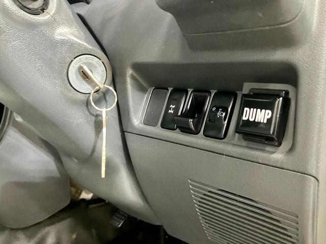 ハイゼットトラック ローダンプ　夏冬タイヤ付き　ダンプ　取扱説明書　メンテナスノート　スペアキー　ラジオ　灰皿（72枚目）