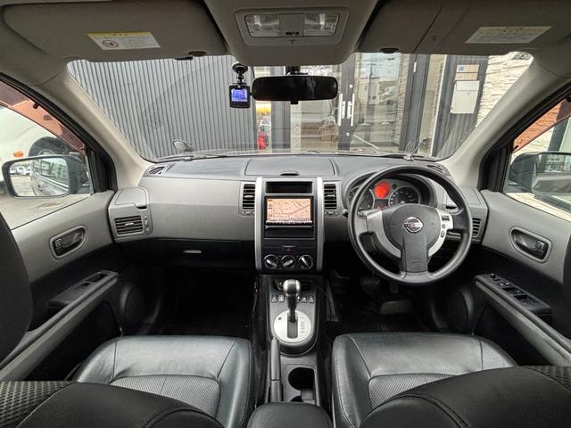 エクストレイル ２０Ｓ　４ＷＤ　ドライブレコーダー　ＥＴＣ　バックカメラ　オートクルーズコントロール　ナビ　ＴＶ　アルミホイール　キーレスエントリー　電動格納ミラー　シートヒーター　ＣＶＴ　衝突安全ボディ　ＣＤ　ＤＶＤ再生（2枚目）