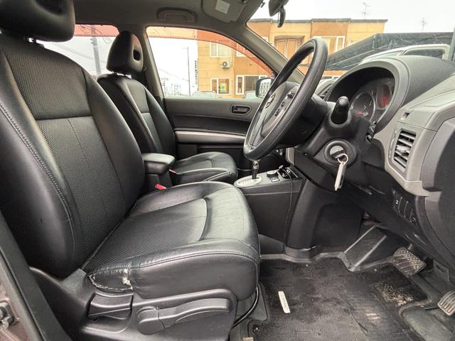 エクストレイル ２０Ｓ　４ＷＤ　ドライブレコーダー　ＥＴＣ　バックカメラ　オートクルーズコントロール　ナビ　ＴＶ　アルミホイール　キーレスエントリー　電動格納ミラー　シートヒーター　ＣＶＴ　衝突安全ボディ　ＣＤ　ＤＶＤ再生（46枚目）