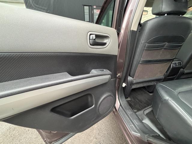 エクストレイル ２０Ｓ　４ＷＤ　ドライブレコーダー　ＥＴＣ　バックカメラ　オートクルーズコントロール　ナビ　ＴＶ　アルミホイール　キーレスエントリー　電動格納ミラー　シートヒーター　ＣＶＴ　衝突安全ボディ　ＣＤ　ＤＶＤ再生（49枚目）