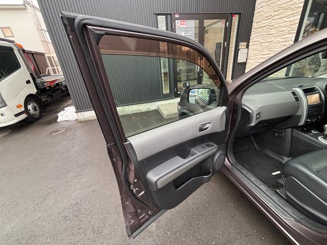 エクストレイル ２０Ｓ　４ＷＤ　ドライブレコーダー　ＥＴＣ　バックカメラ　オートクルーズコントロール　ナビ　ＴＶ　アルミホイール　キーレスエントリー　電動格納ミラー　シートヒーター　ＣＶＴ　衝突安全ボディ　ＣＤ　ＤＶＤ再生（58枚目）