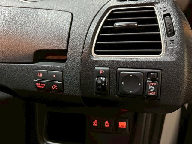 セレナ ハイウェイスター 4WD 純正ナビ 後席モニター 両側パワースライド アイドリングストップ クルーズコントロール HID ETC オートエアコン プッシュスタート バックカメラ Bluetoothオーディオ(4枚目)