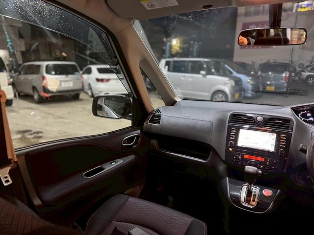 セレナ ハイウェイスター 4WD 純正ナビ 後席モニター 両側パワースライド アイドリングストップ クルーズコントロール HID ETC オートエアコン プッシュスタート バックカメラ Bluetoothオーディオ(23枚目)