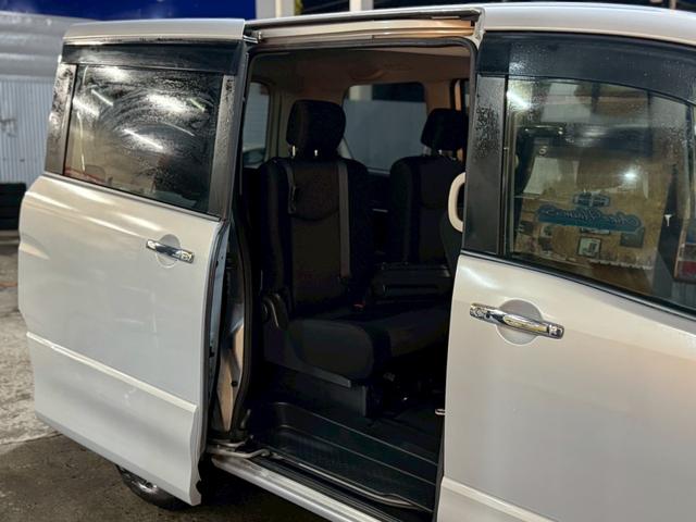 セレナ ハイウェイスター 4WD 純正ナビ 後席モニター 両側パワースライド アイドリングストップ クルーズコントロール HID ETC オートエアコン プッシュスタート バックカメラ Bluetoothオーディオ(31枚目)