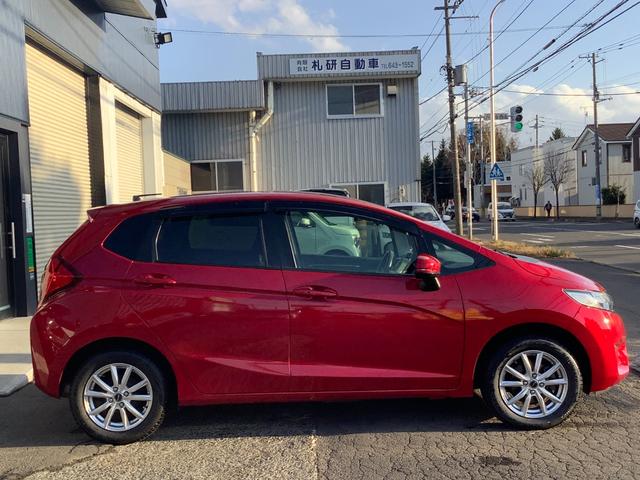 フィット １３Ｇ・Ｆパッケージ　コンフォートエディション　４ＷＤ　自社買取車　カーナビ　バックカメラ　地デジＴＶ　ＥＴＣ　プッシュスタート　エンジンスターター　シートヒーター（5枚目）