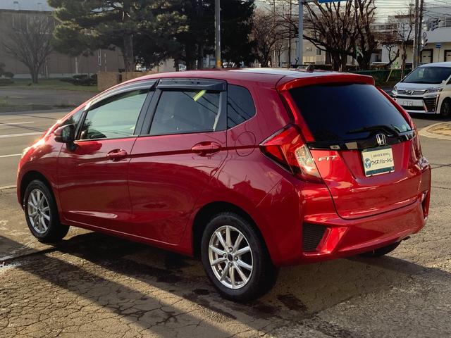 フィット １３Ｇ・Ｆパッケージ　コンフォートエディション　４ＷＤ　自社買取車　カーナビ　バックカメラ　地デジＴＶ　ＥＴＣ　プッシュスタート　エンジンスターター　シートヒーター（8枚目）