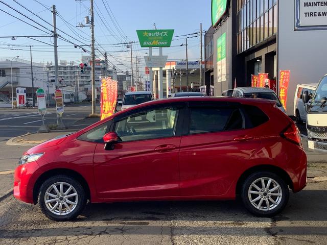 フィット １３Ｇ・Ｆパッケージ　コンフォートエディション　４ＷＤ　自社買取車　カーナビ　バックカメラ　地デジＴＶ　ＥＴＣ　プッシュスタート　エンジンスターター　シートヒーター（9枚目）