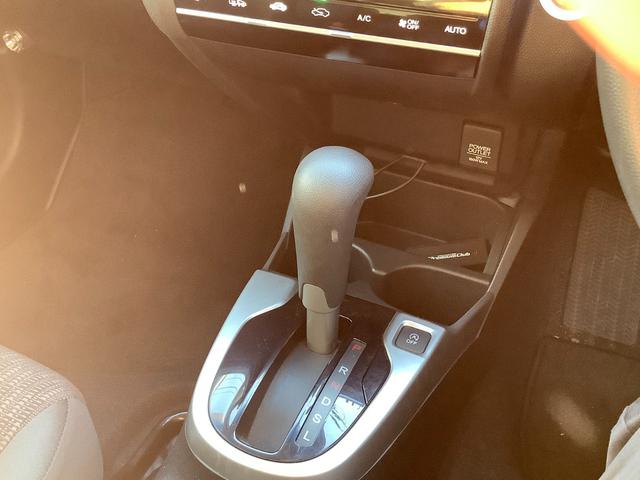 フィット １３Ｇ・Ｆパッケージ　コンフォートエディション　４ＷＤ　自社買取車　カーナビ　バックカメラ　地デジＴＶ　ＥＴＣ　プッシュスタート　エンジンスターター　シートヒーター（28枚目）