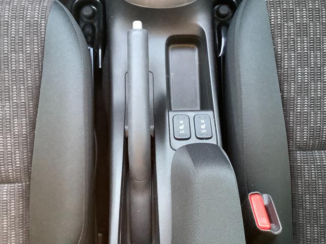 フィット １３Ｇ・Ｆパッケージ　コンフォートエディション　４ＷＤ　自社買取車　カーナビ　バックカメラ　地デジＴＶ　ＥＴＣ　プッシュスタート　エンジンスターター　シートヒーター（29枚目）