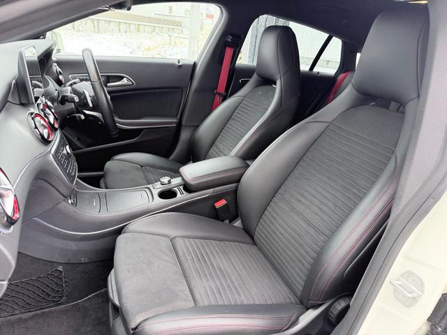 CLAクラス シューティングブレーク CLA250シュポルト4マチックシュティングブレーク スマートキー プッシュスタート バックカメラ 地デジ※走行中OK ETC ドラレコ デジタルインナーミラー(19枚目)