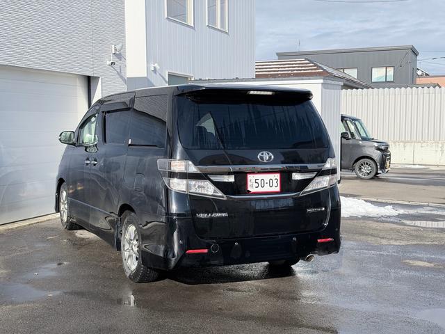 ヴェルファイア ２．４Ｚ　ゴールデンアイズＩＩ　純正ナビ　バックカメラ　地デジ　フリップダウンモニター　ハーフレザー　スタッドレス　スマートキー×２　純正エンジンスターター　モデリスタダウンサス（8枚目）