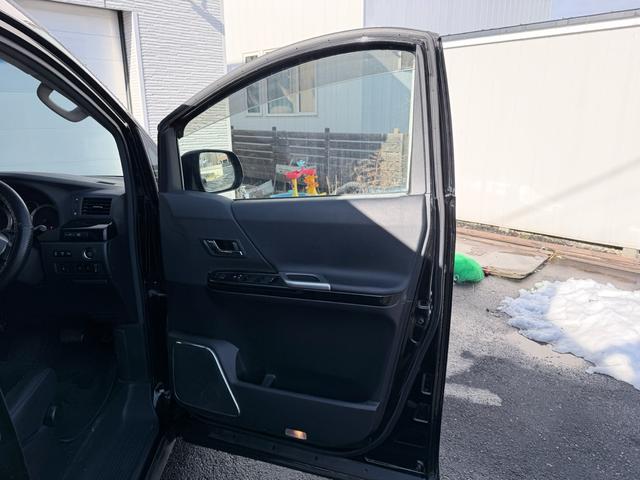 ヴェルファイア ２．４Ｚ　ゴールデンアイズＩＩ　純正ナビ　バックカメラ　地デジ　フリップダウンモニター　ハーフレザー　スタッドレス　スマートキー×２　純正エンジンスターター　モデリスタダウンサス（13枚目）