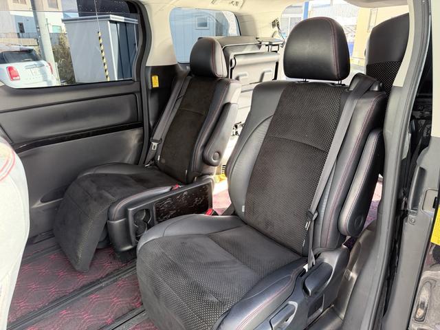 ヴェルファイア ２．４Ｚ　ゴールデンアイズＩＩ　純正ナビ　バックカメラ　地デジ　フリップダウンモニター　ハーフレザー　スタッドレス　スマートキー×２　純正エンジンスターター　モデリスタダウンサス（17枚目）