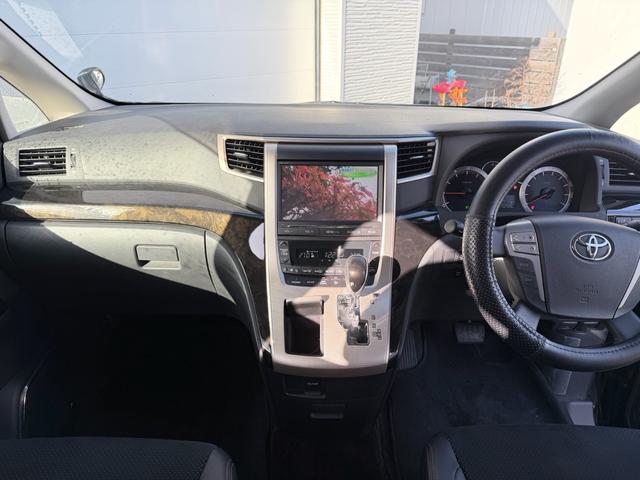 ヴェルファイア ２．４Ｚ　ゴールデンアイズＩＩ　純正ナビ　バックカメラ　地デジ　フリップダウンモニター　ハーフレザー　スタッドレス　スマートキー×２　純正エンジンスターター　モデリスタダウンサス（19枚目）