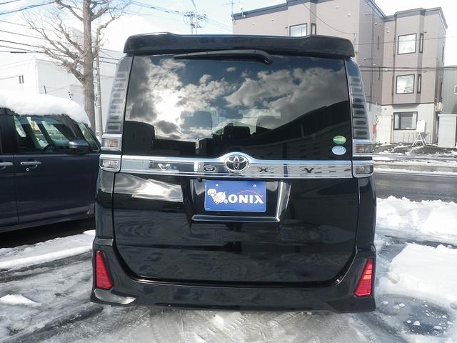 ヴォクシー ＺＳ　自社販売１オーナー　寒冷地仕様　社外ナビ　バックカメラ　ドライブレコーダー　エンジンスターター　フリップダウンモニター　夏冬タイヤ＋アルミホイール付き（6枚目）