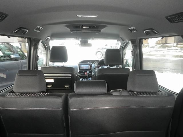 ヴォクシー ＺＳ　自社販売１オーナー　寒冷地仕様　社外ナビ　バックカメラ　ドライブレコーダー　エンジンスターター　フリップダウンモニター　夏冬タイヤ＋アルミホイール付き（16枚目）