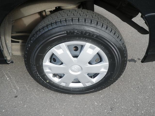 ハイゼットカーゴ クルーズ 自社販売1オーナー 寒冷地仕様 夏冬タイヤ+ホイール(10枚目)