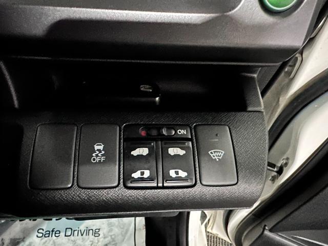 ステップワゴンスパーダ Ｚ　純正ナビ　ワンセグ　バックカメラ　フォグランプ（27枚目）