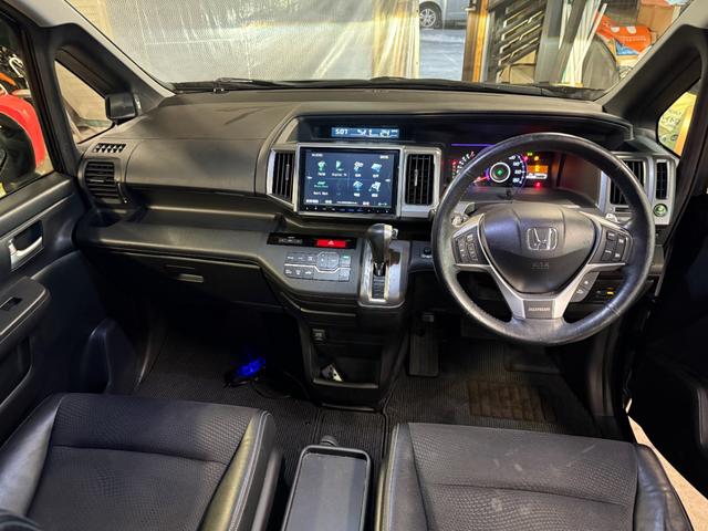 ステップワゴンスパーダ Ｚ　クールスピリット　４ＷＤ　ＷＳＲＳ　ＡＢＳ　スマートキー　純正９型ナビＴＶバックモニター　ＥＴＣ　両側パワースライドドア　横滑り防止　クルーズコントロール　ワイパーデアイサー（2枚目）