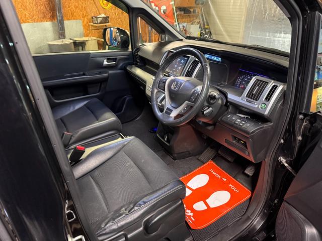 ステップワゴンスパーダ Ｚ　クールスピリット　４ＷＤ　ＷＳＲＳ　ＡＢＳ　スマートキー　純正９型ナビＴＶバックモニター　ＥＴＣ　両側パワースライドドア　横滑り防止　クルーズコントロール　ワイパーデアイサー（5枚目）