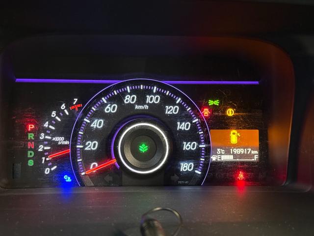 ステップワゴンスパーダ Ｚ　クールスピリット　４ＷＤ　ＷＳＲＳ　ＡＢＳ　スマートキー　純正９型ナビＴＶバックモニター　ＥＴＣ　両側パワースライドドア　横滑り防止　クルーズコントロール　ワイパーデアイサー（7枚目）