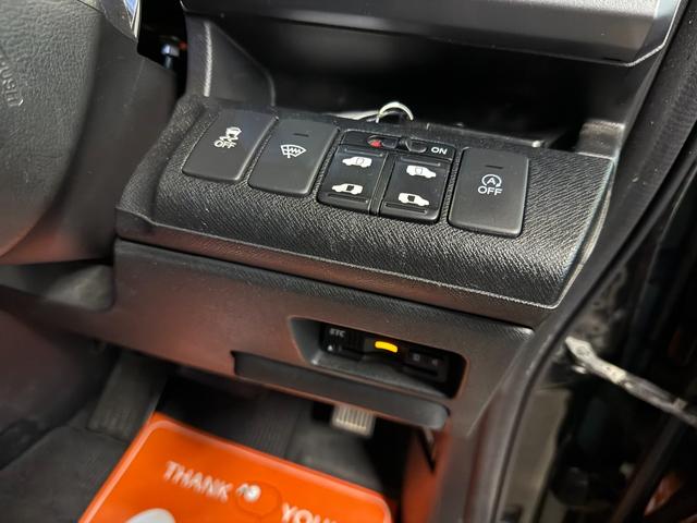 ステップワゴンスパーダ Ｚ　クールスピリット　４ＷＤ　ＷＳＲＳ　ＡＢＳ　スマートキー　純正９型ナビＴＶバックモニター　ＥＴＣ　両側パワースライドドア　横滑り防止　クルーズコントロール　ワイパーデアイサー（8枚目）