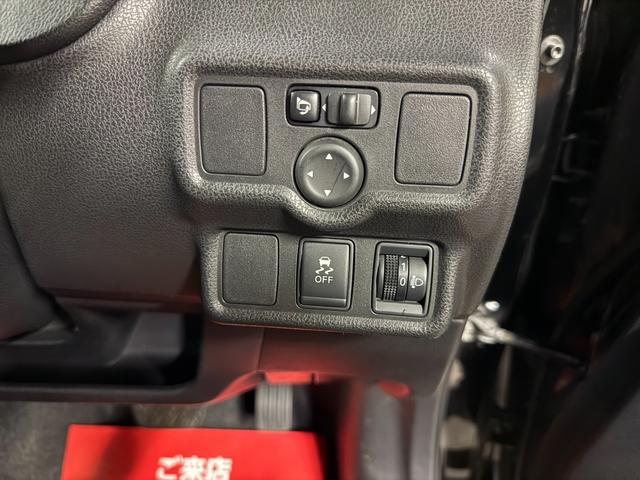 ノート Ｘ　ＦＯＵＲ　４ＷＤ　ＷＳＲＳ　ＡＢＳ　インテリジェントキー　プッシュスタート　純正ナビＴＶ　横滑り防止（6枚目）